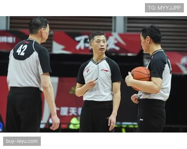 判罚标准：裁判以规则、意图与影响判定犯规