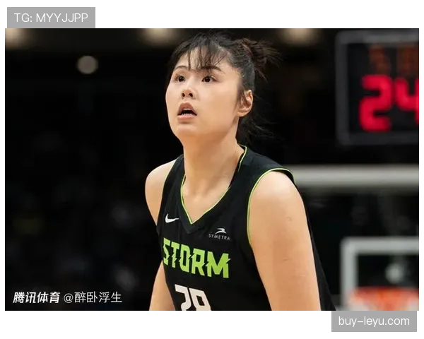 李月汝训练完啃鸡腿那刻，我懂了她为啥能在WNBA抢下篮板